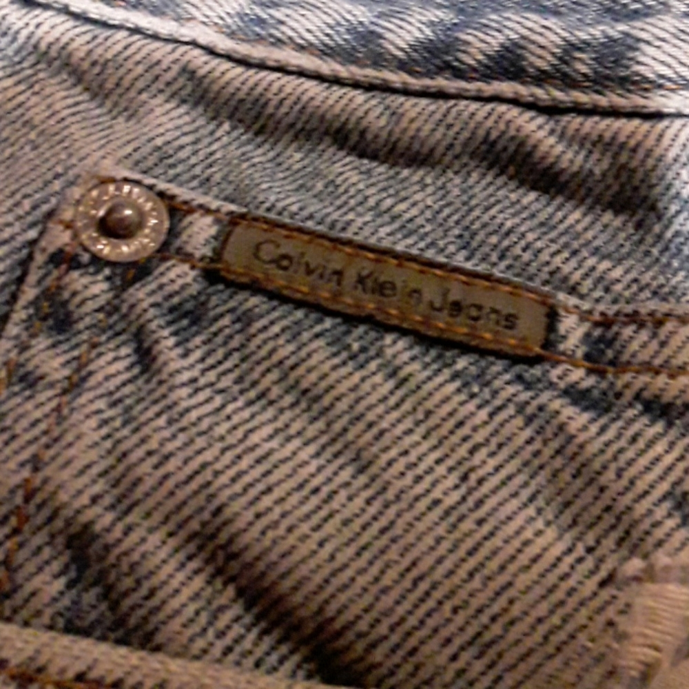 CALVIN KLEIN JEANS  MENS (  36" x 29 " ). - Picture 4 of 10